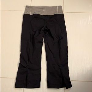 Lululemon black gather & grow crops